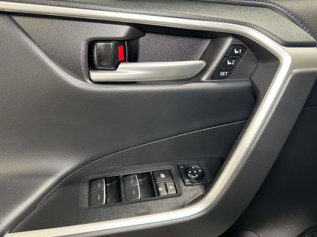Used 2023 Toyota RAV4 XSE AWD/4WD image 9