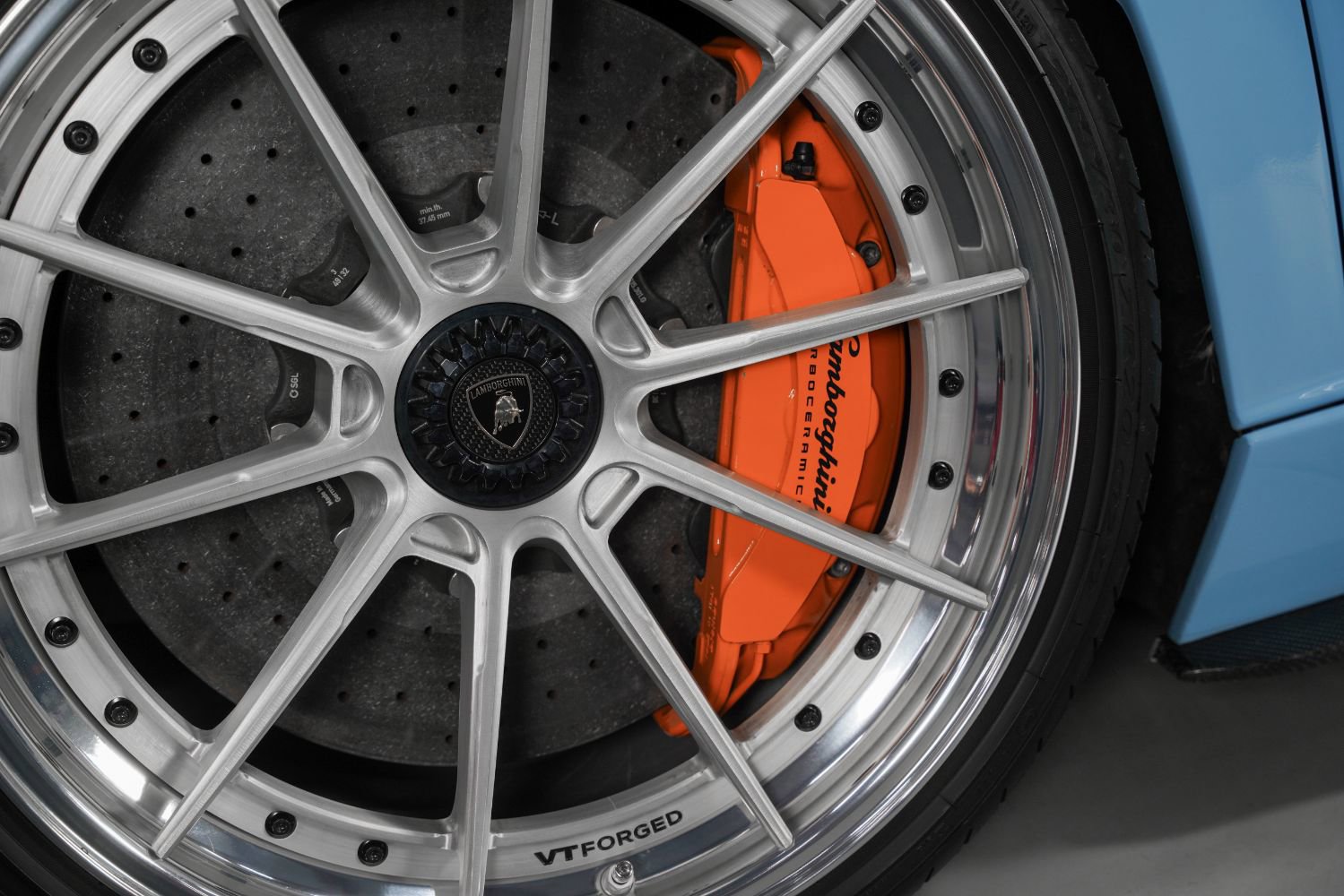 Used 2018 Lamborghini Aventador S image 16