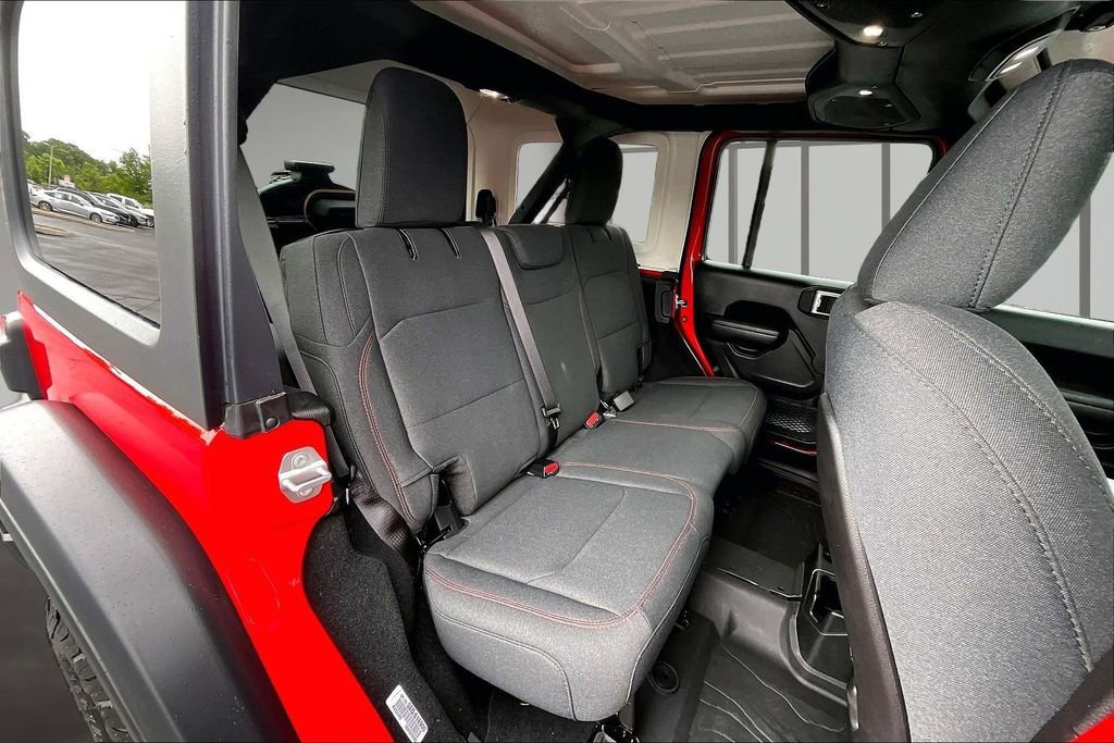 Used 2024 Jeep Wrangler Unlimited Rubicon w/ Technology Group AWD/4WD image 27