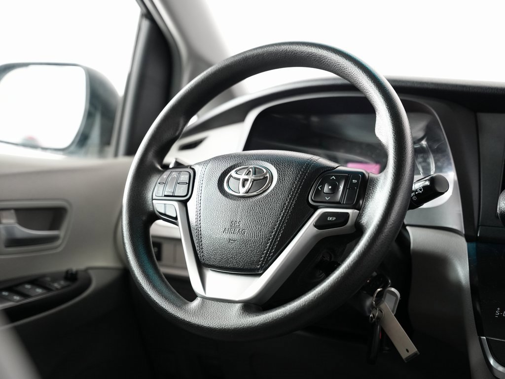 Used 2015 Toyota Sienna LE image 11