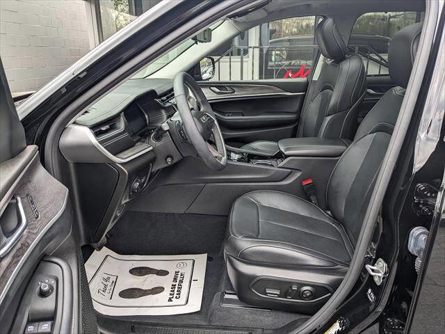 Used 2023 Jeep Grand Cherokee L Limited w/ Luxury Tech Group II image 9