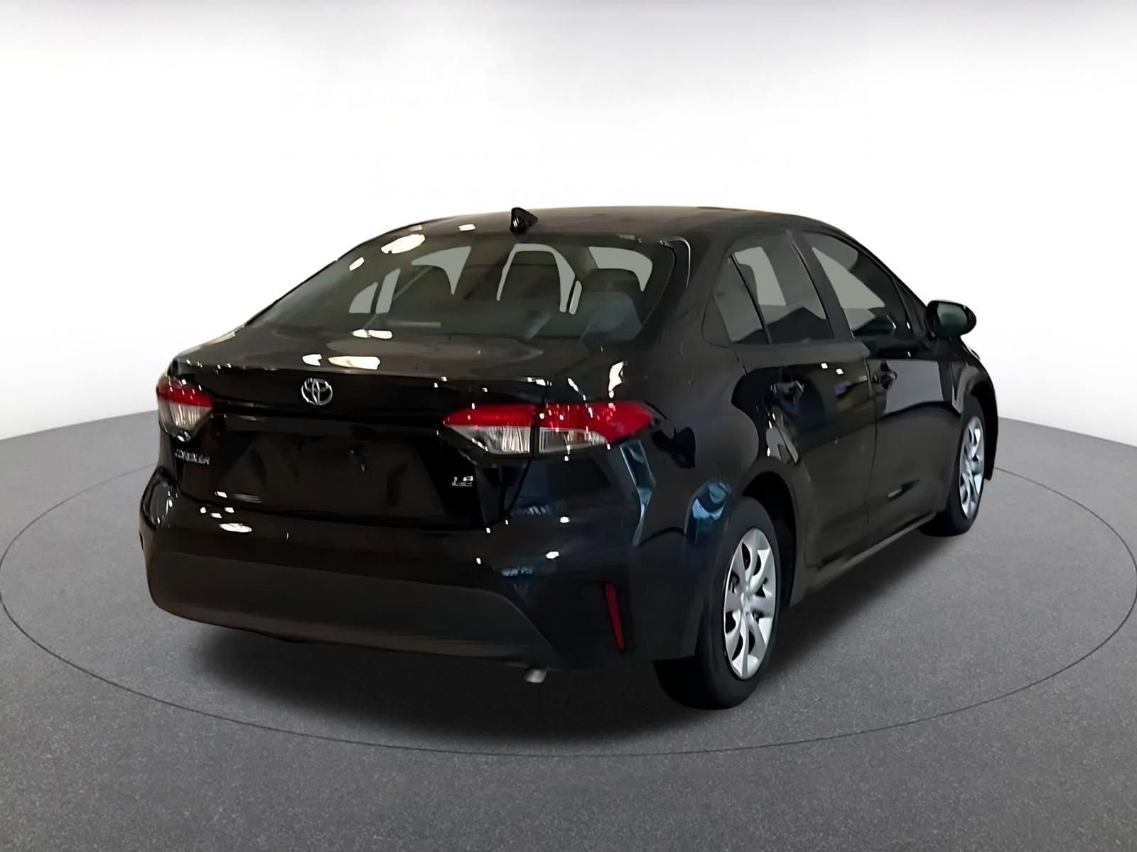 Used 2025 Toyota Corolla LE image 14