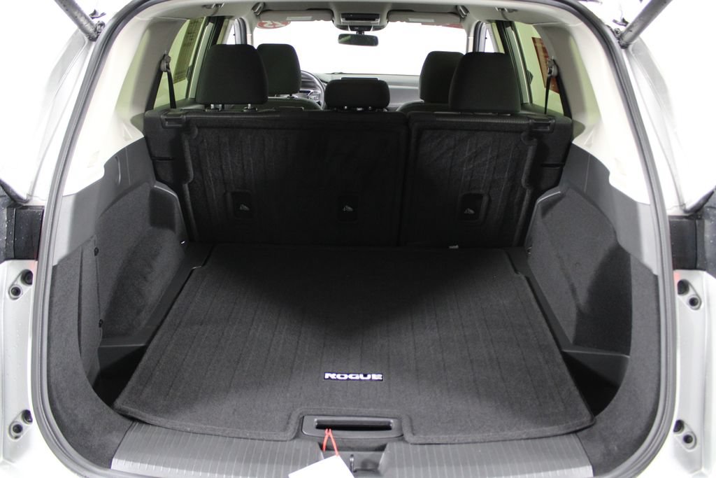 Certified 2025 Nissan Rogue SV FWD image 17