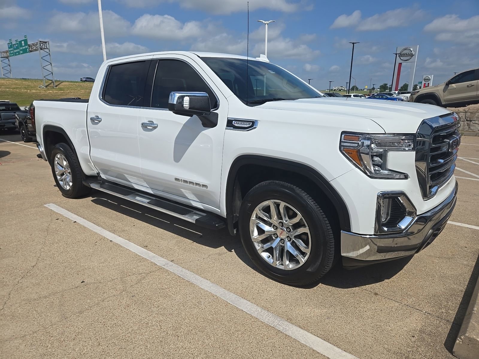 Used 2020 GMC Sierra 1500 SLT image 2