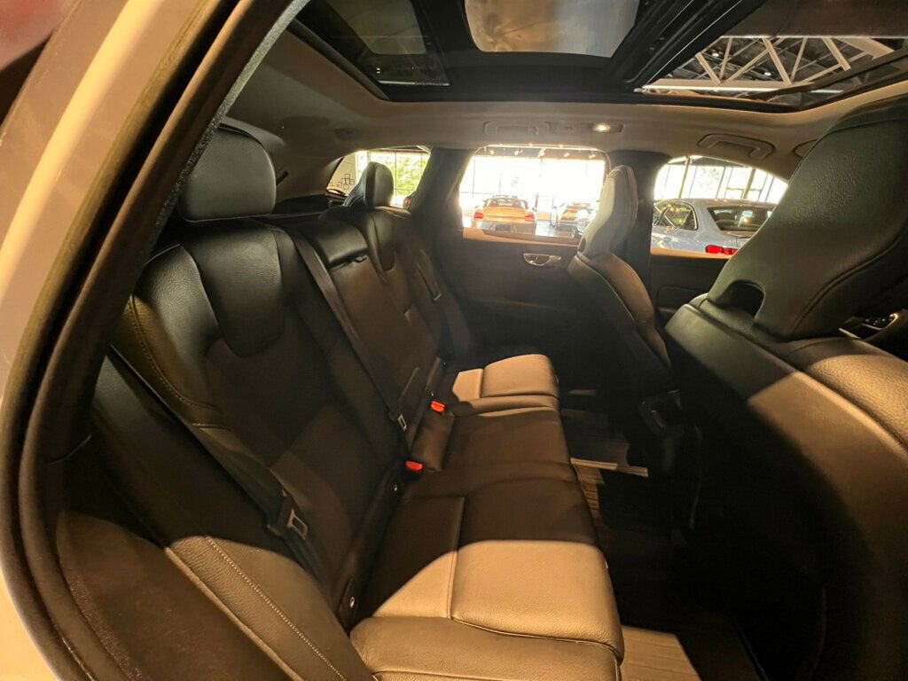 Used 2023 Volvo XC60 B5 Plus image 30
