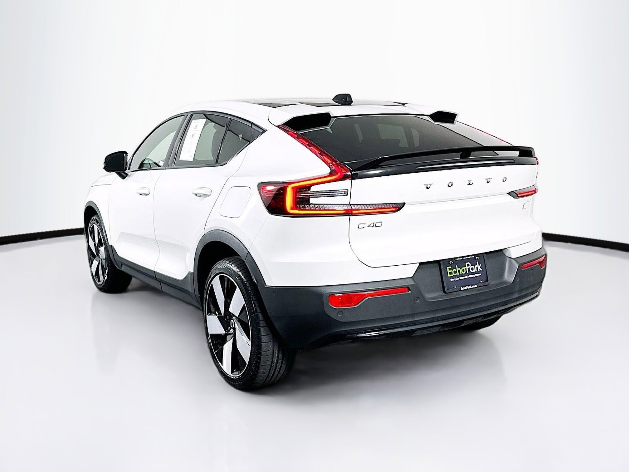 Used 2023 Volvo C40 P8 Recharge Plus w/ Climate Package image 5