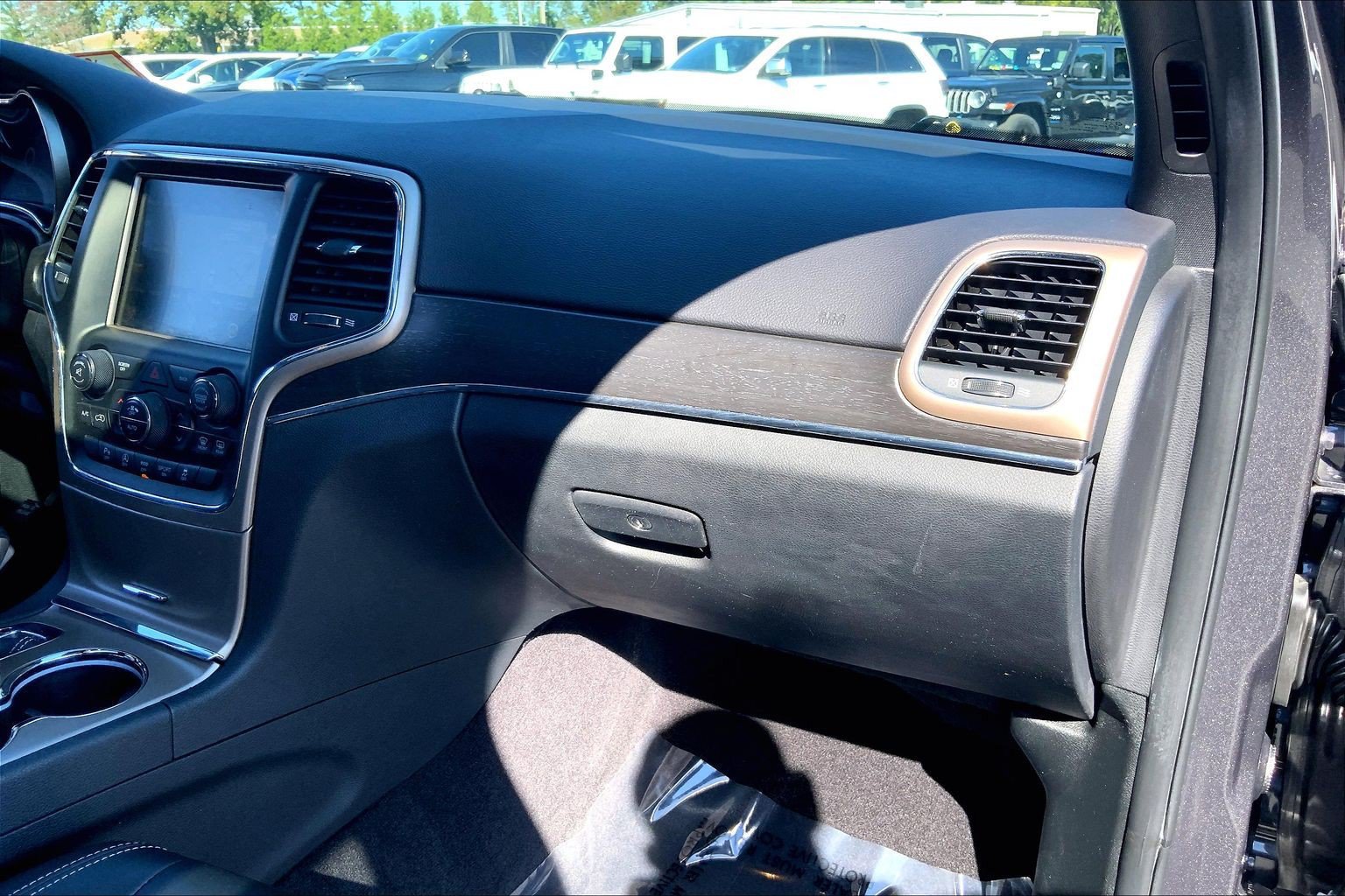 Used 2017 Jeep Grand Cherokee Limited w/ Trailer Tow Group IV AWD/4WD image 17