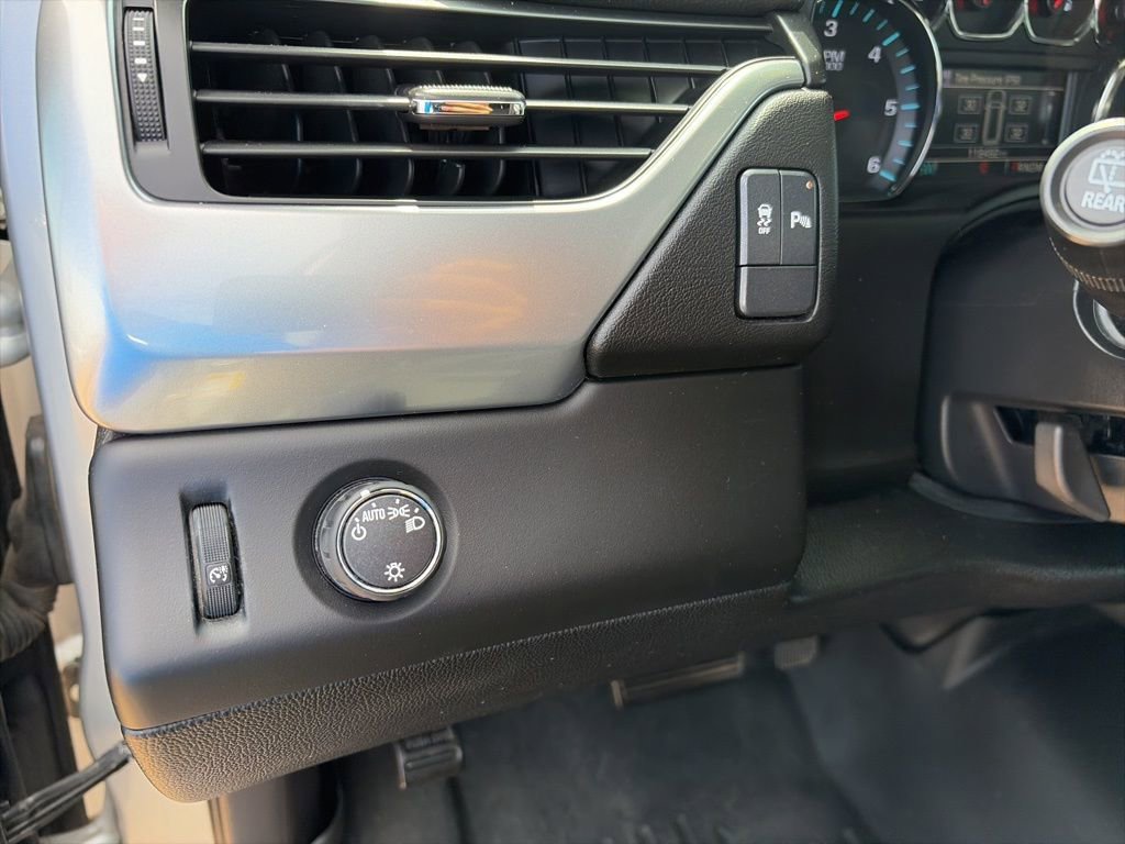 Used 2016 Chevrolet Suburban LS RWD image 14