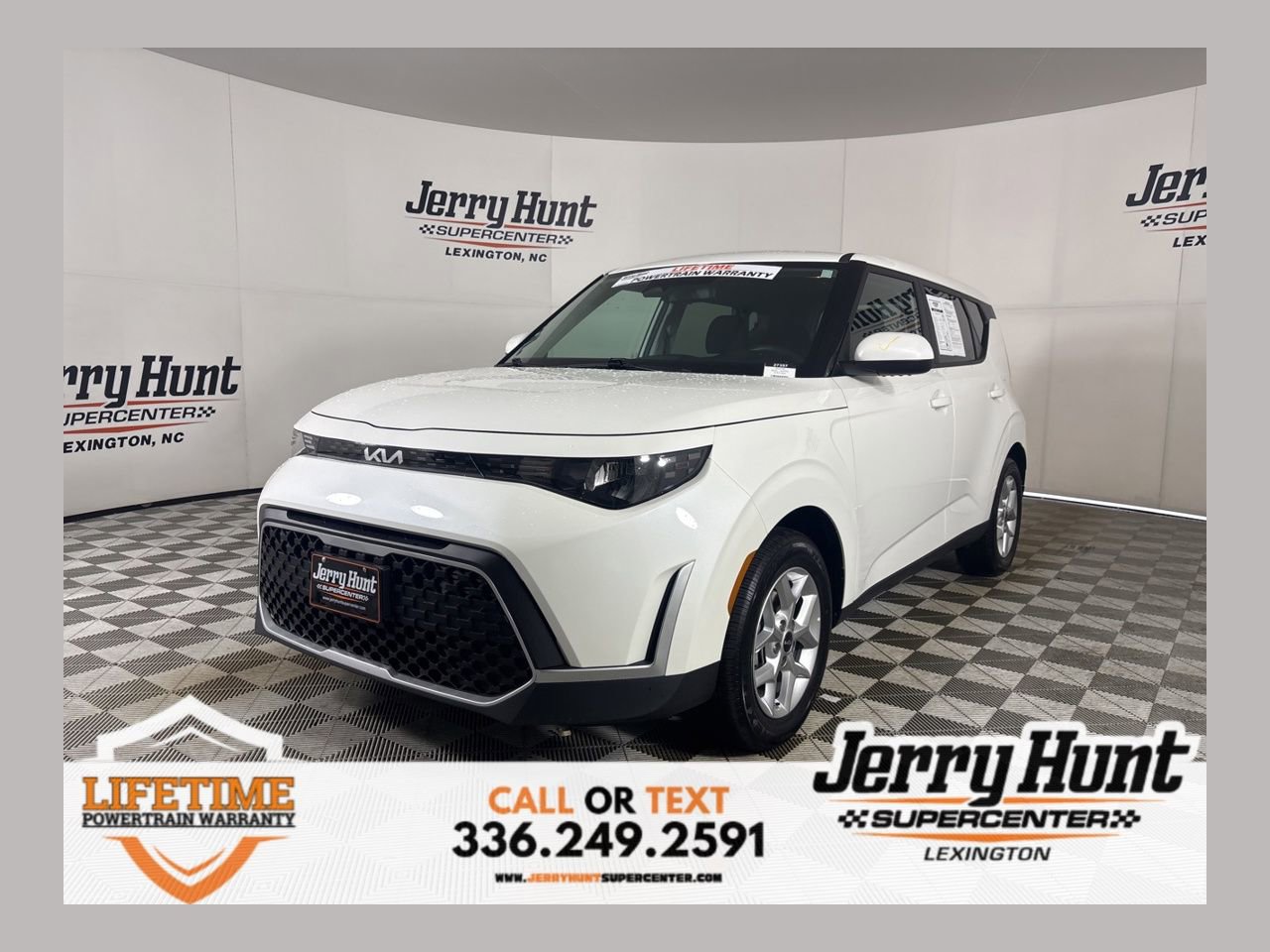 Used 2025 Kia Soul LX image 1