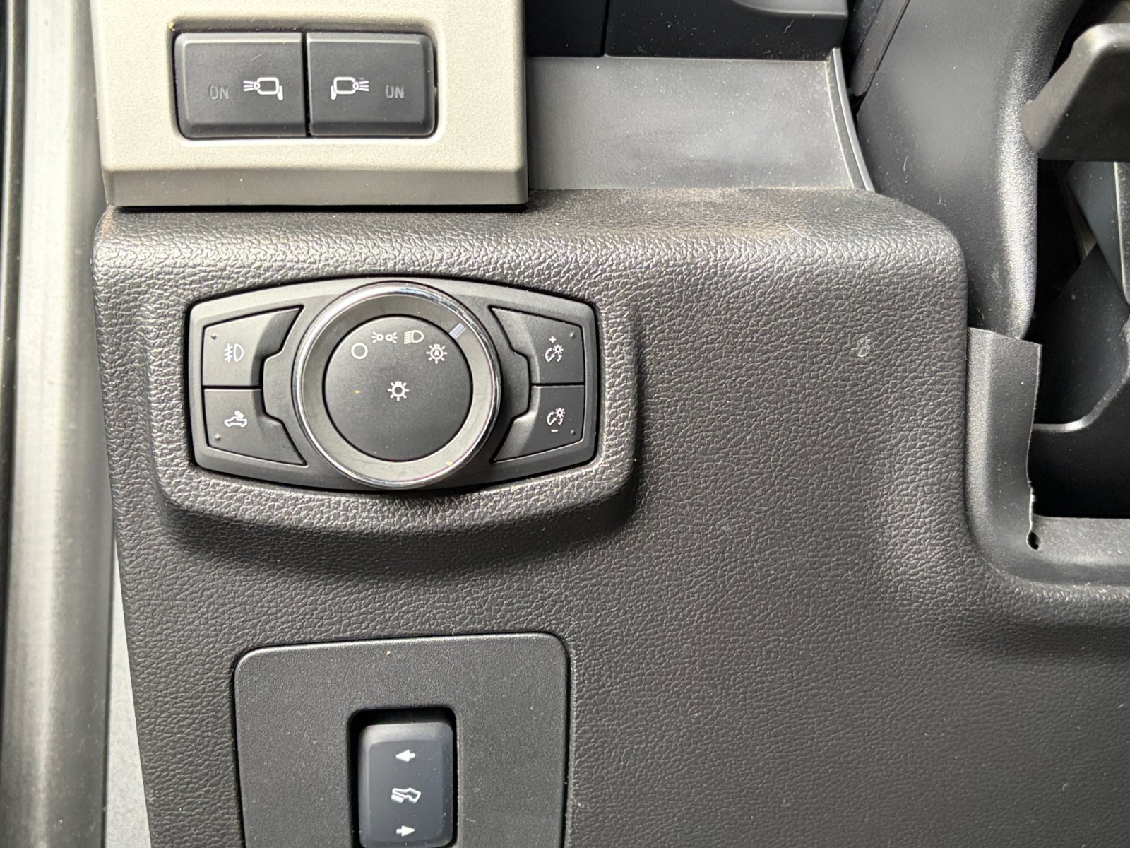 Used 2017 Ford F150 Lariat w/ Equipment Group 501A Mid AWD/4WD image 26