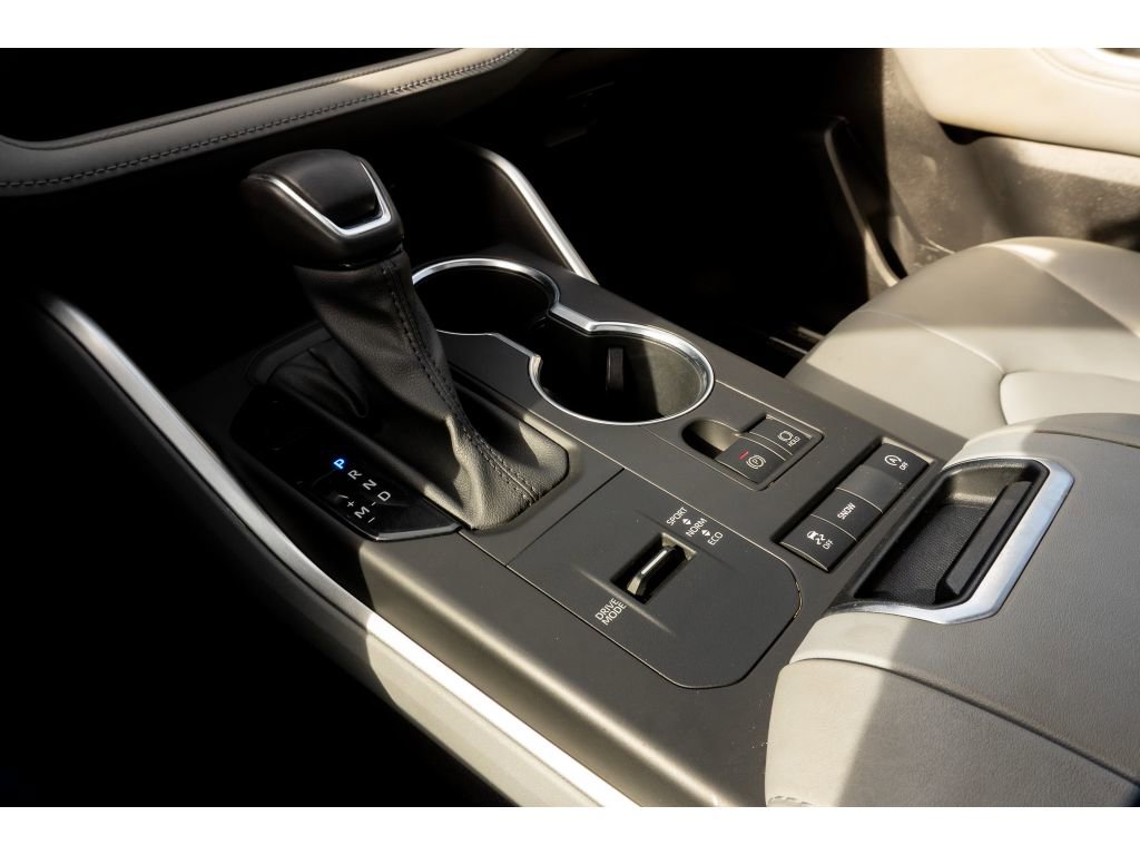 Used 2020 Toyota Highlander XLE FWD image 28