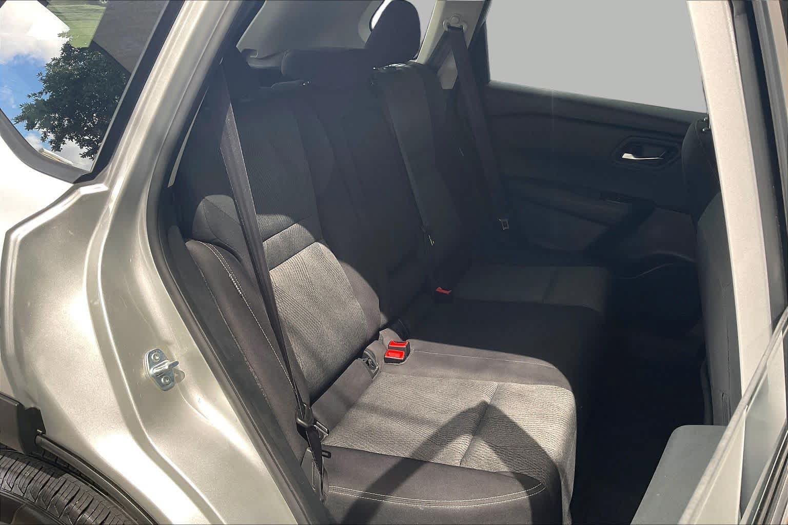 Used 2025 Nissan Rogue SV FWD image 39