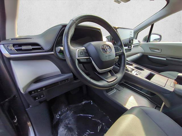 Used 2022 Toyota Sienna XLE w/ XLE Plus Package FWD image 10