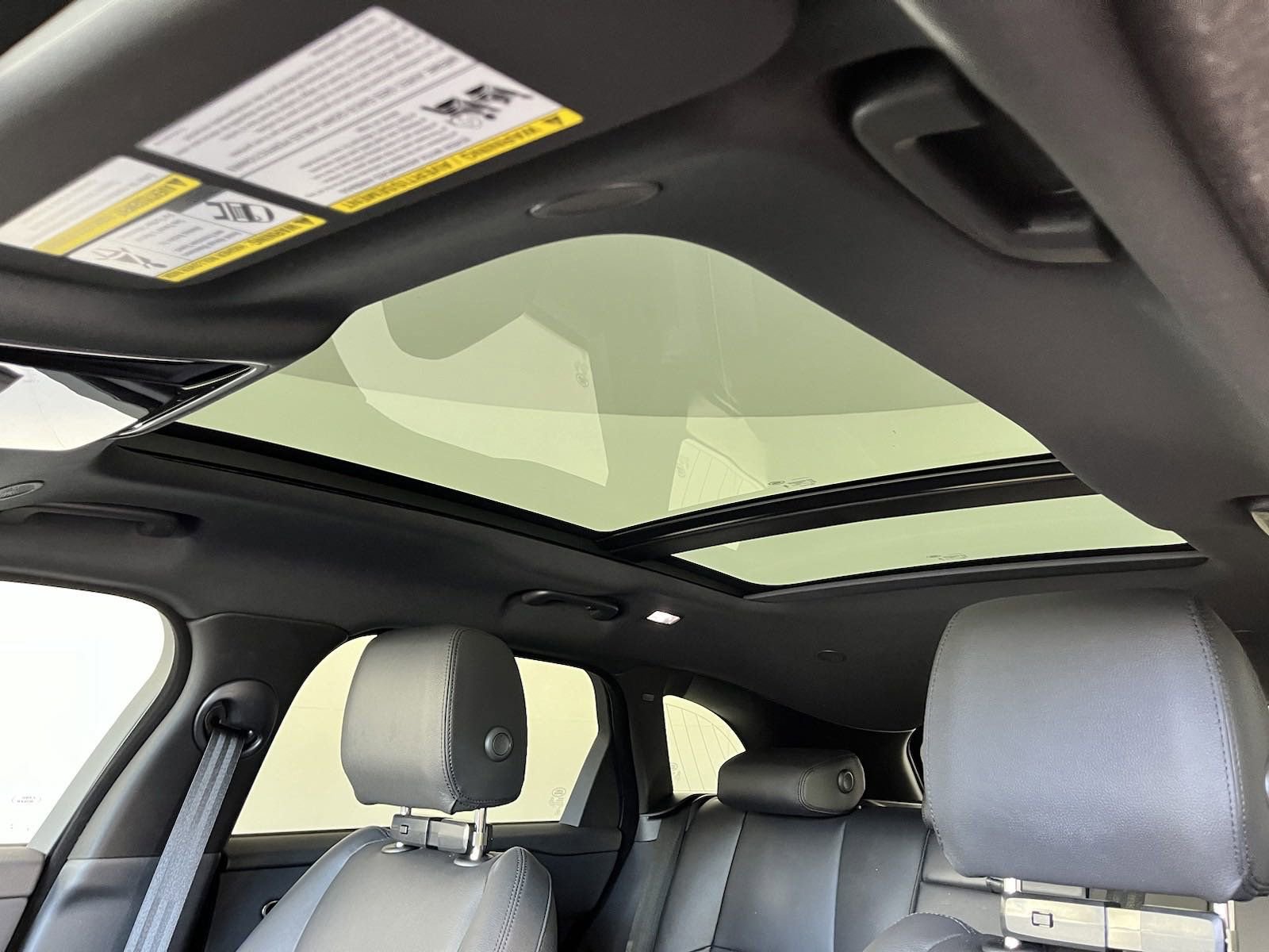 Used 2025 Land Rover Range Rover Velar Dynamic SE image 12