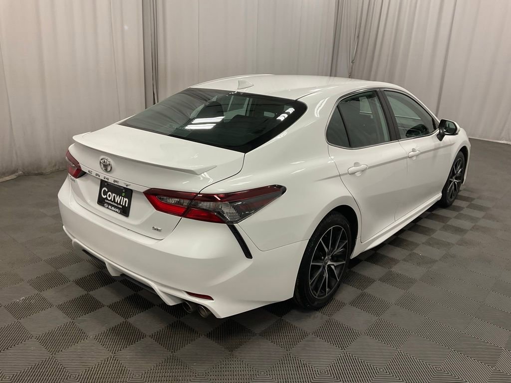 Used 2024 Toyota Camry SE image 3