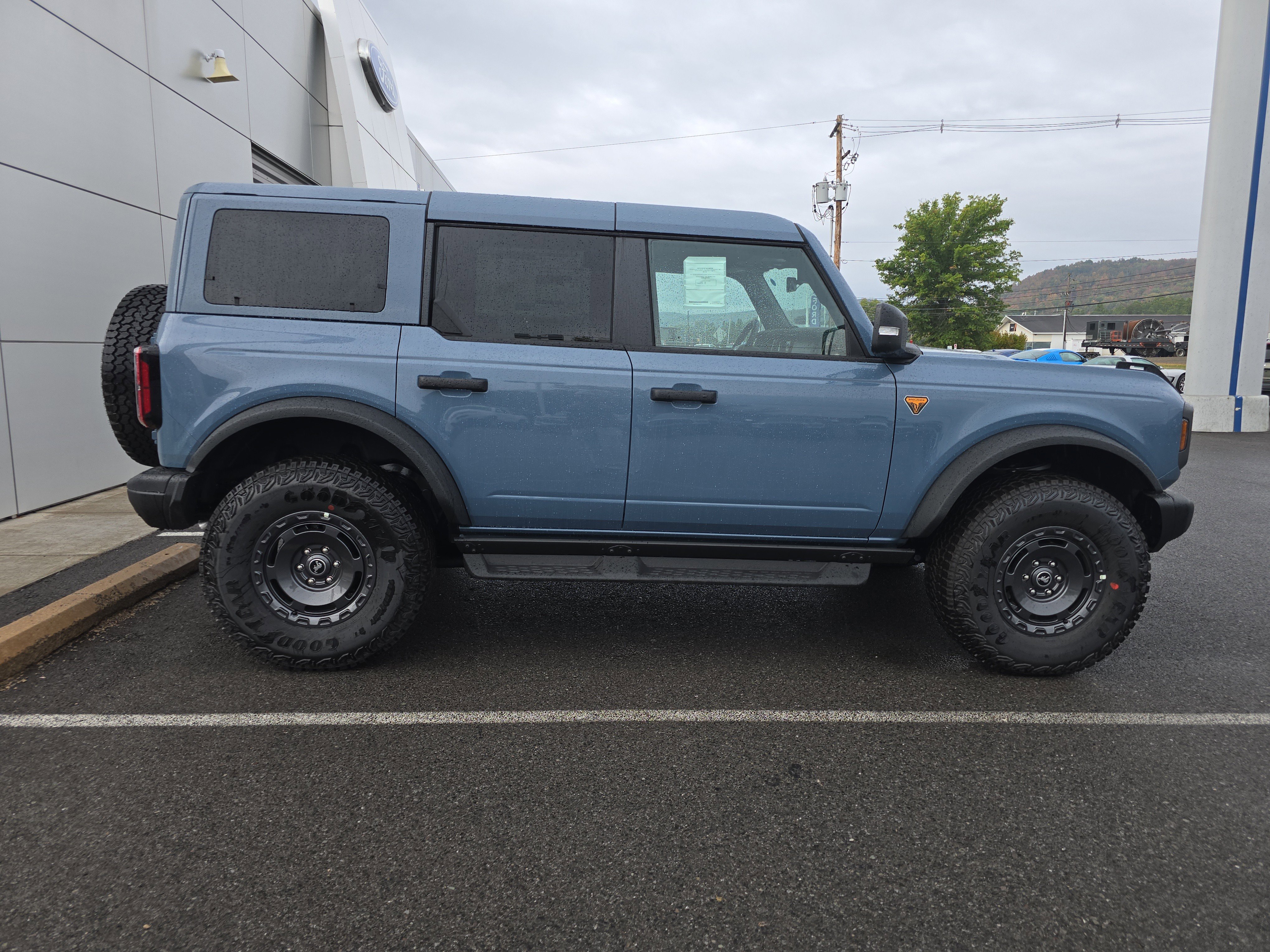 New 2025 Ford Bronco Badlands image 2