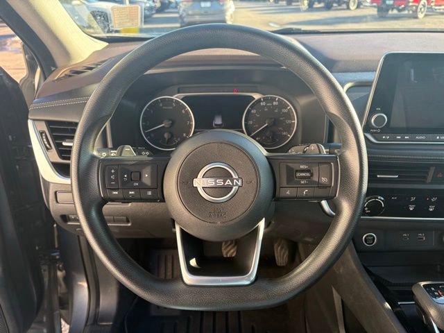 Used 2023 Nissan Rogue S image 5