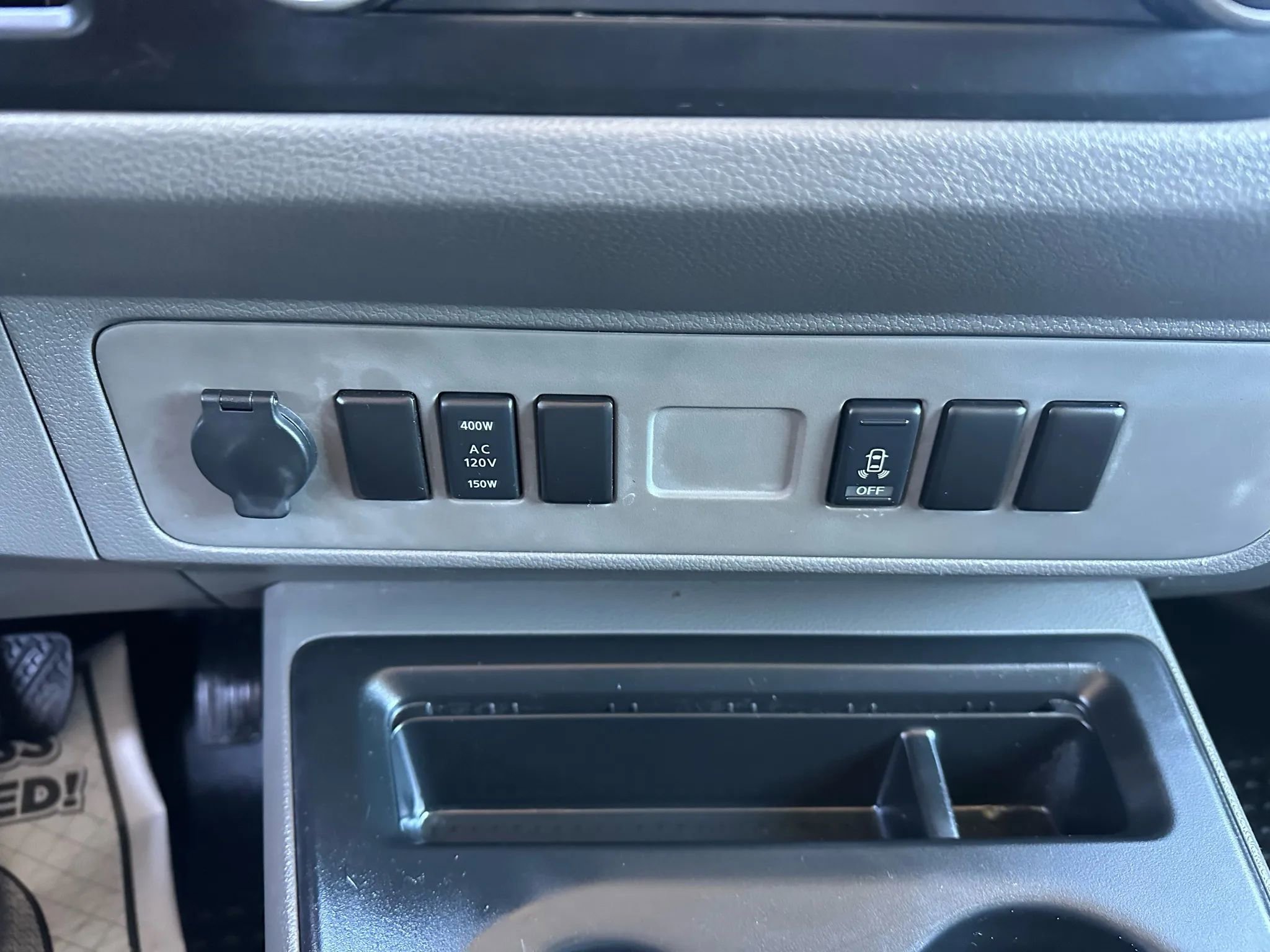 Used 2014 Nissan NV 2500 SV image 18