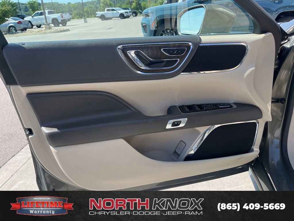 Used 2017 Lincoln Continental Select FWD image 6