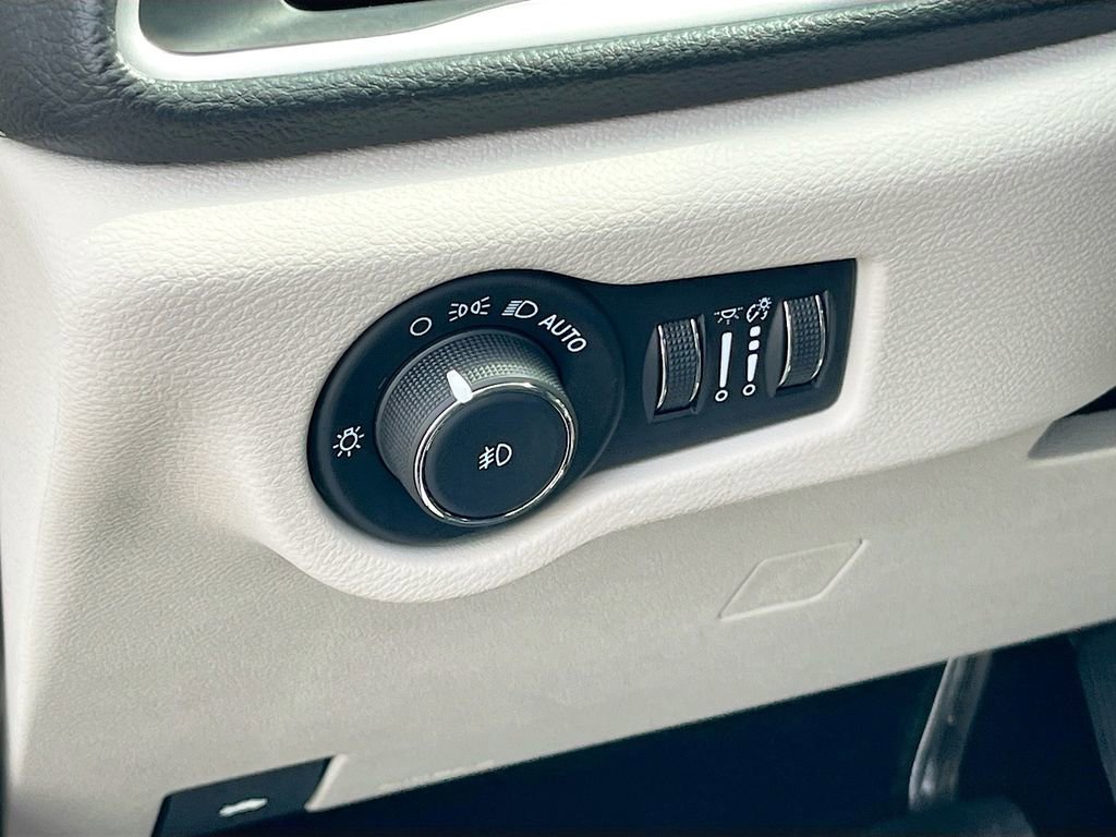 Certified 2024 Chrysler Pacifica Touring-L w/ Road Tripper Package image 10
