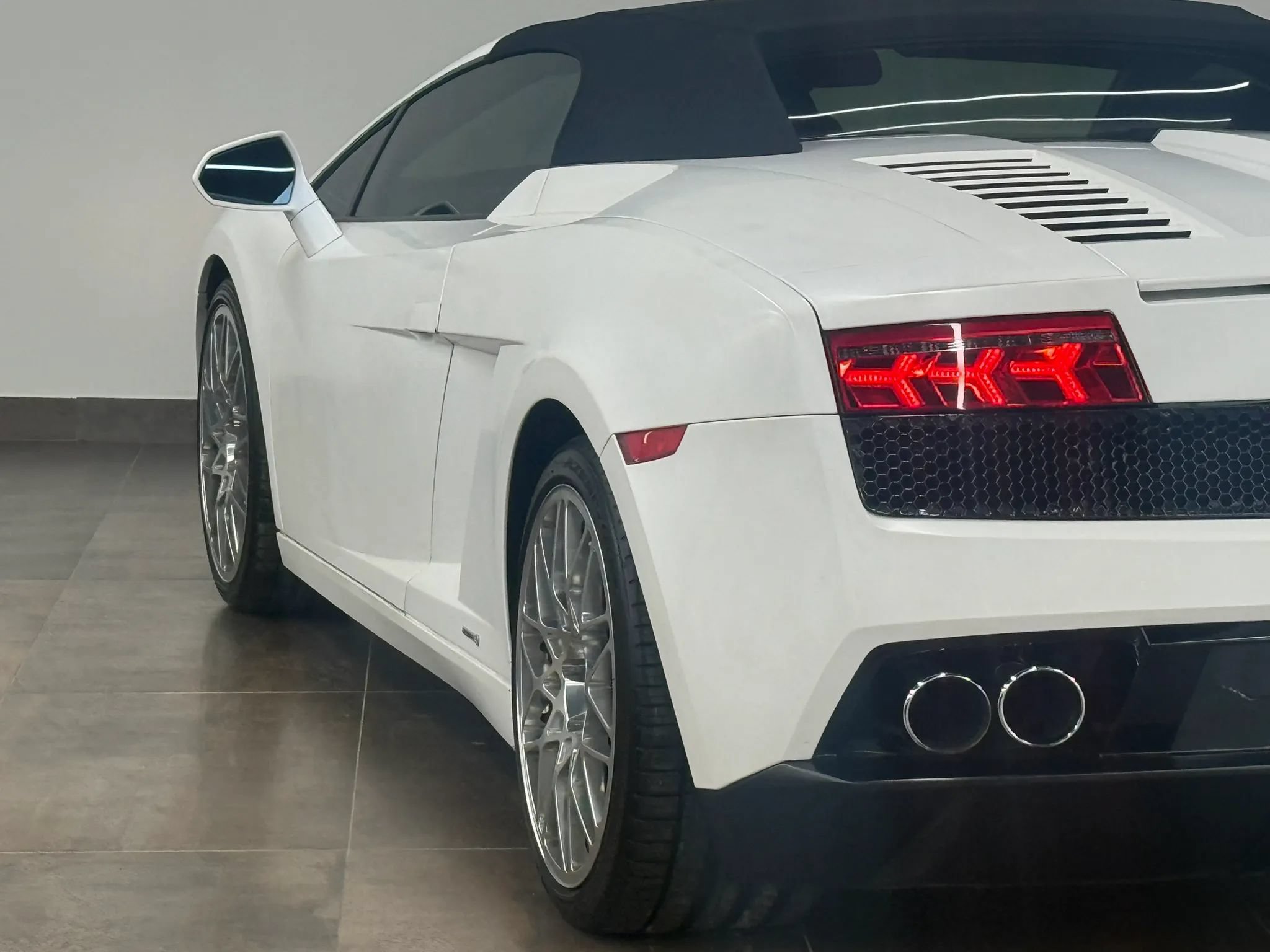 Used 2010 Lamborghini Gallardo LP 560-4 AWD/4WD image 9