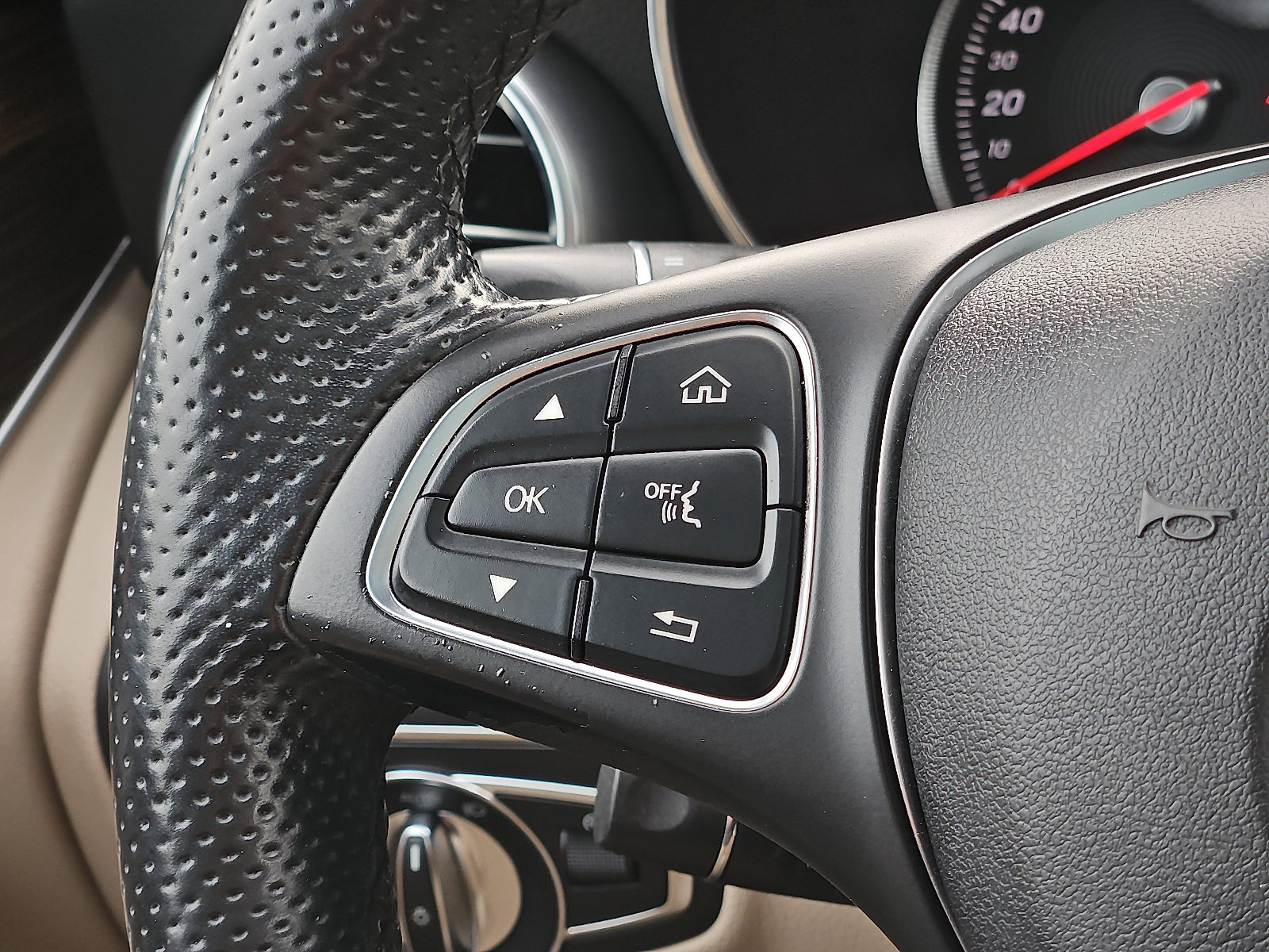 Used 2018 Mercedes-Benz GLC 300 4MATIC image 22