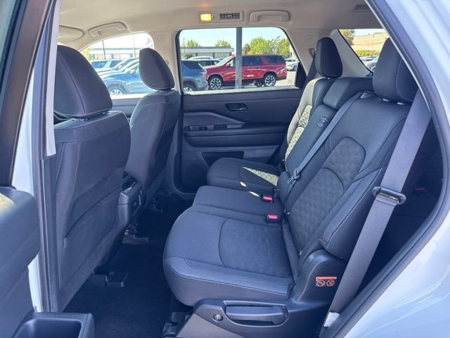 Used 2025 Nissan Pathfinder SV AWD/4WD image 14