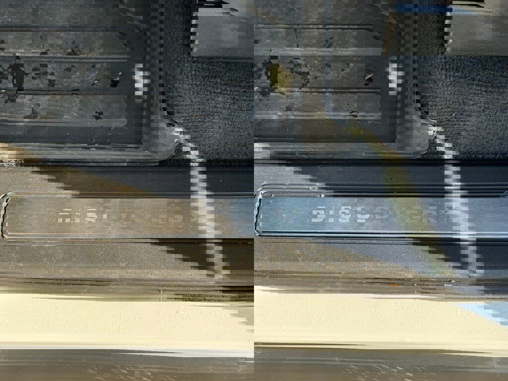 Certified 2025 Land Rover Discovery Dynamic SE image 13