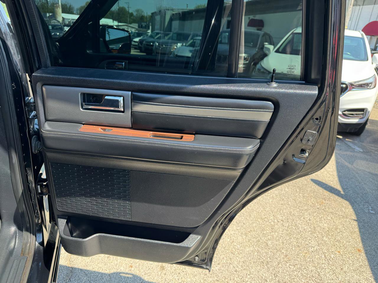 Used 2016 Ford Expedition Platinum image 21