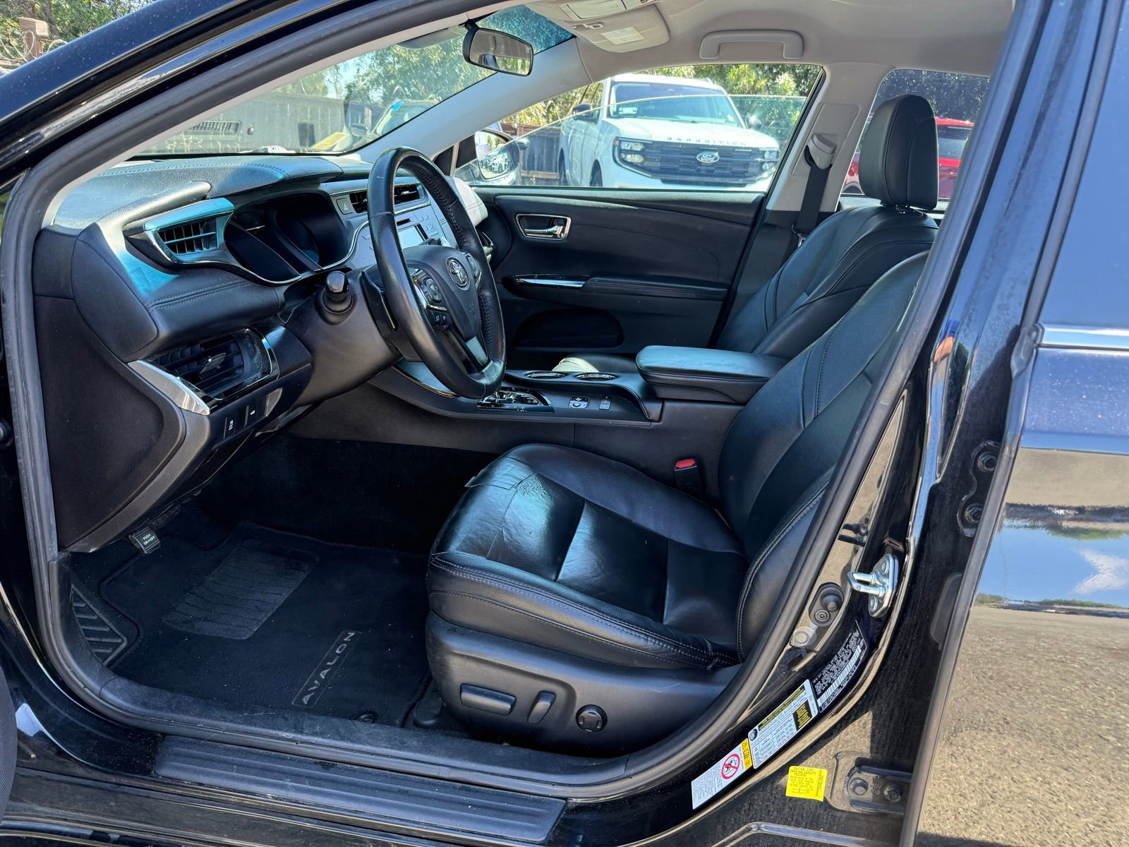 Used 2018 Toyota Avalon XLE image 10