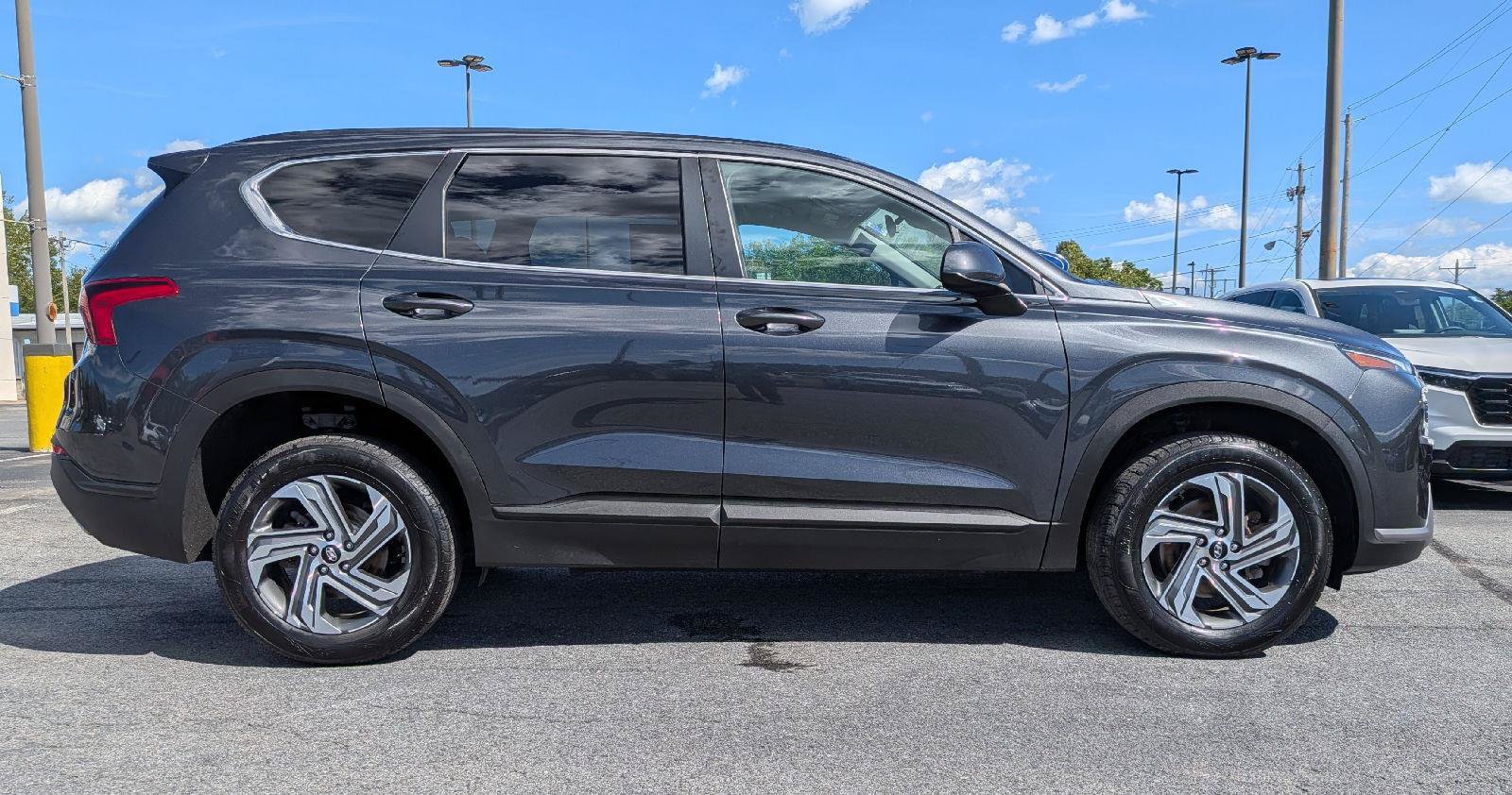 Used 2023 Hyundai Santa Fe SE AWD/4WD image 5