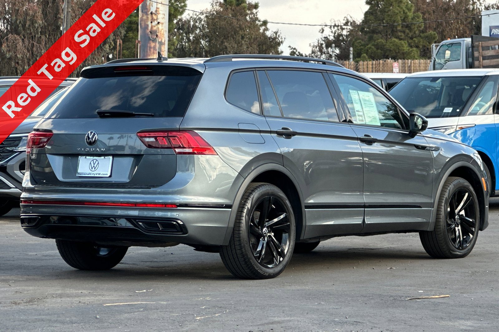 Certified 2024 Volkswagen Tiguan SE R-Line image 4