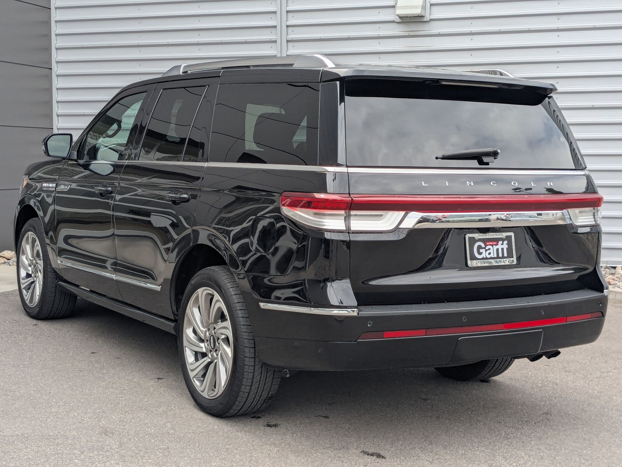 Used 2024 Lincoln Navigator Reserve AWD/4WD image 7