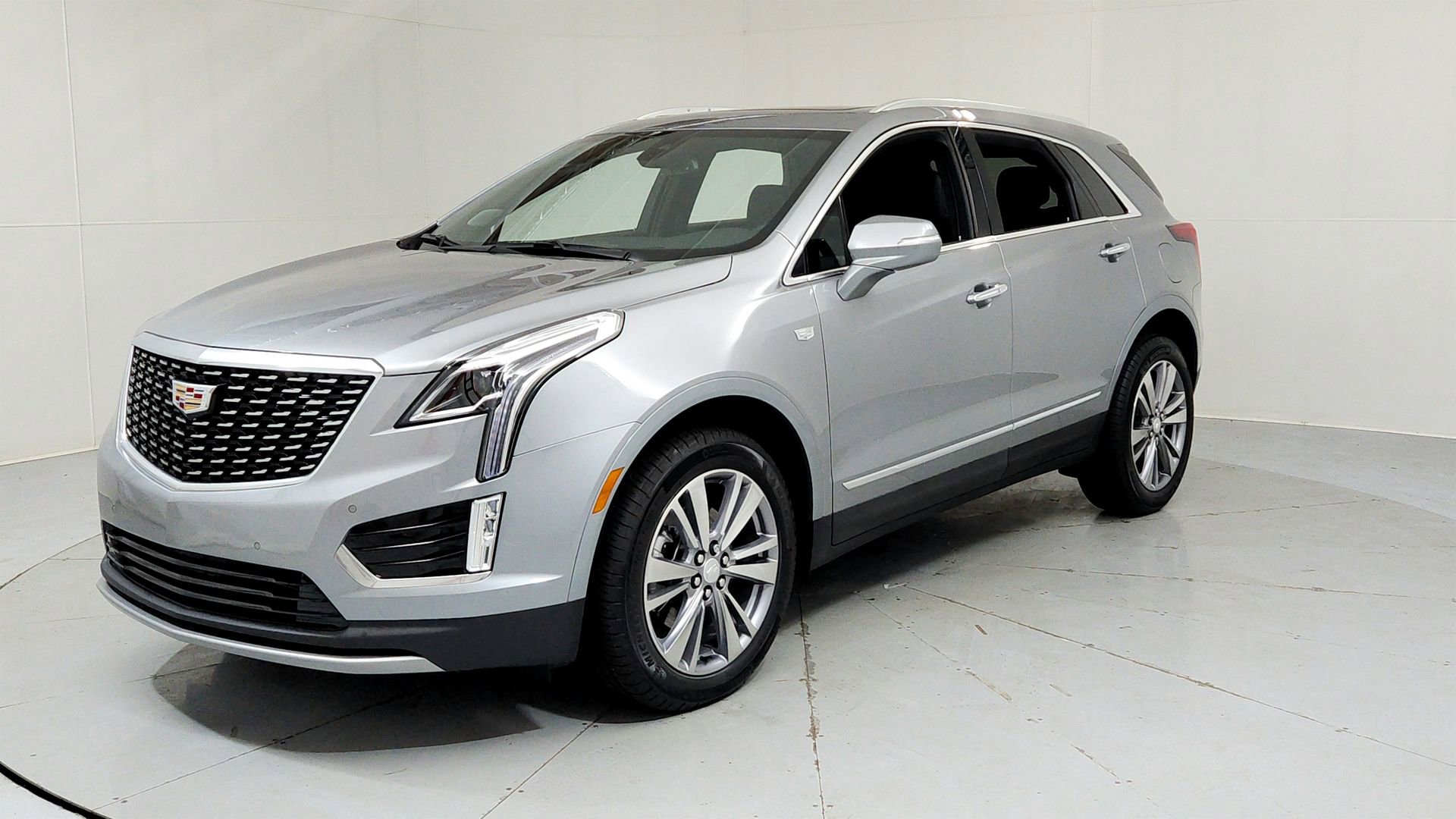 Used 2025 Cadillac XT5 Premium Luxury w/ LPO, Floor Liner Package FWD image 1