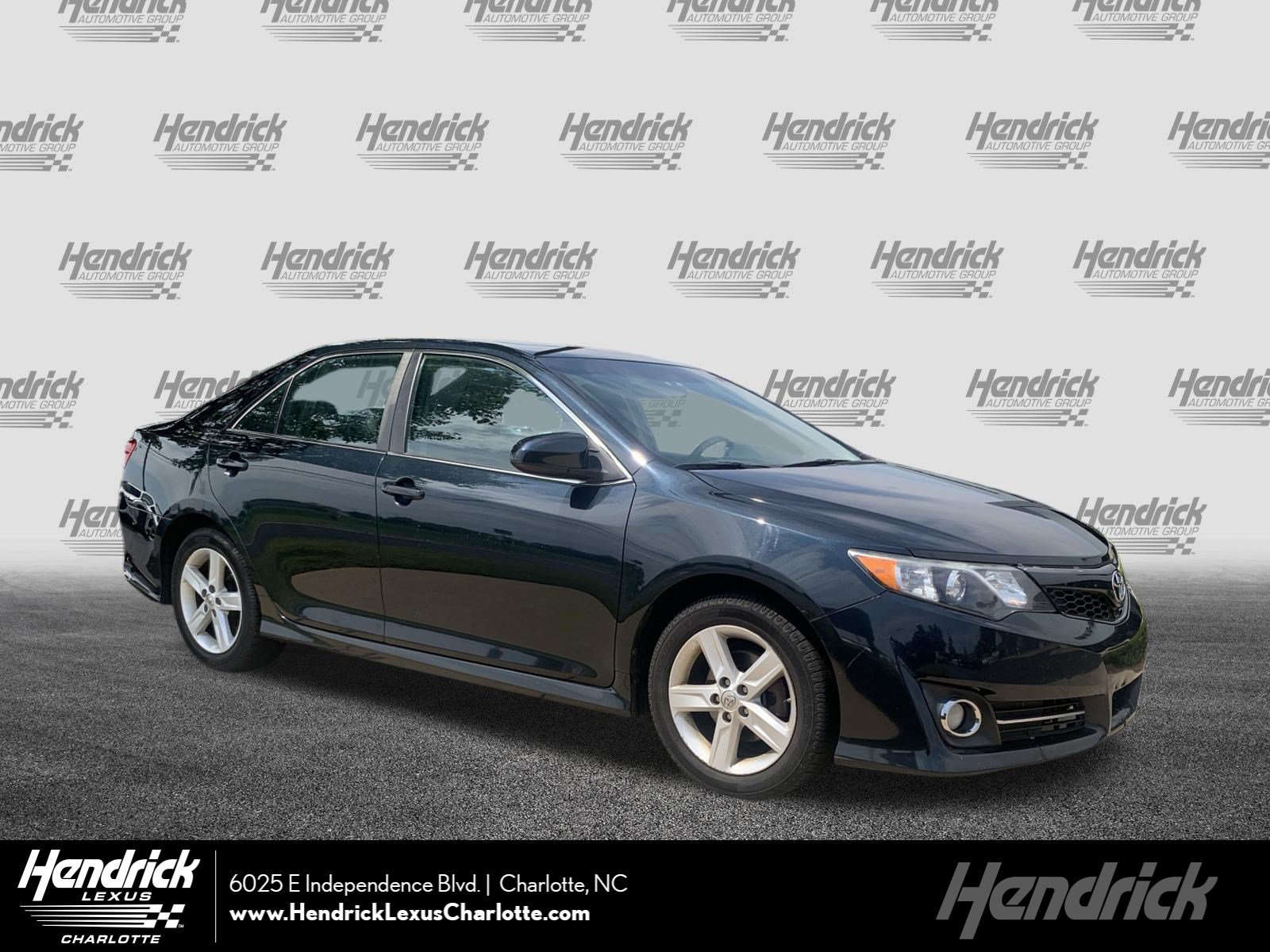 Used 2014 Toyota Camry SE w/ Moonroof Package