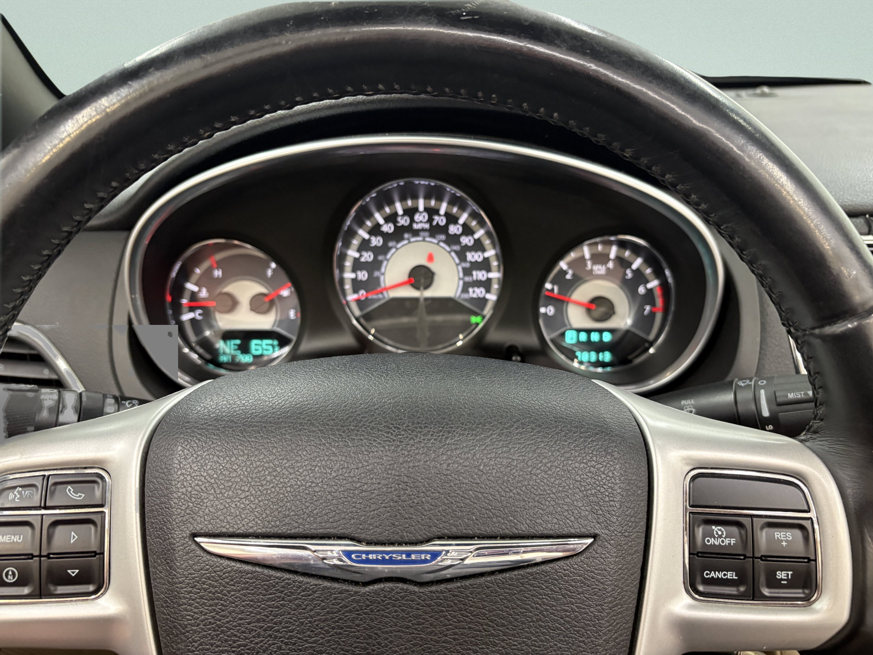 Used 2011 Chrysler 200 Limited FWD image 32