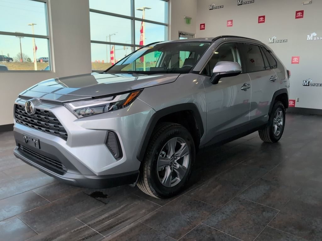 Used 2025 Toyota RAV4 XLE image 4