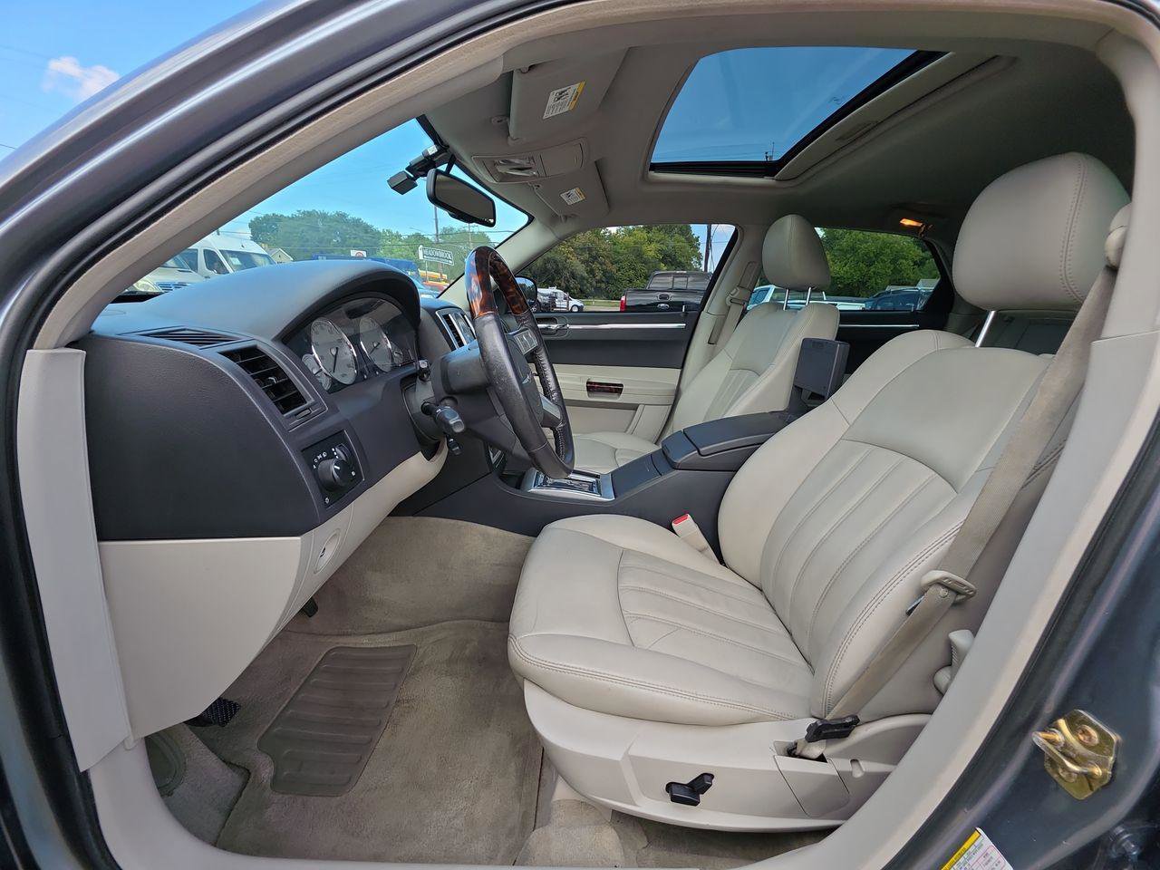 Used 2006 Chrysler 300 C w/ Navigation & Sound Group II image 3