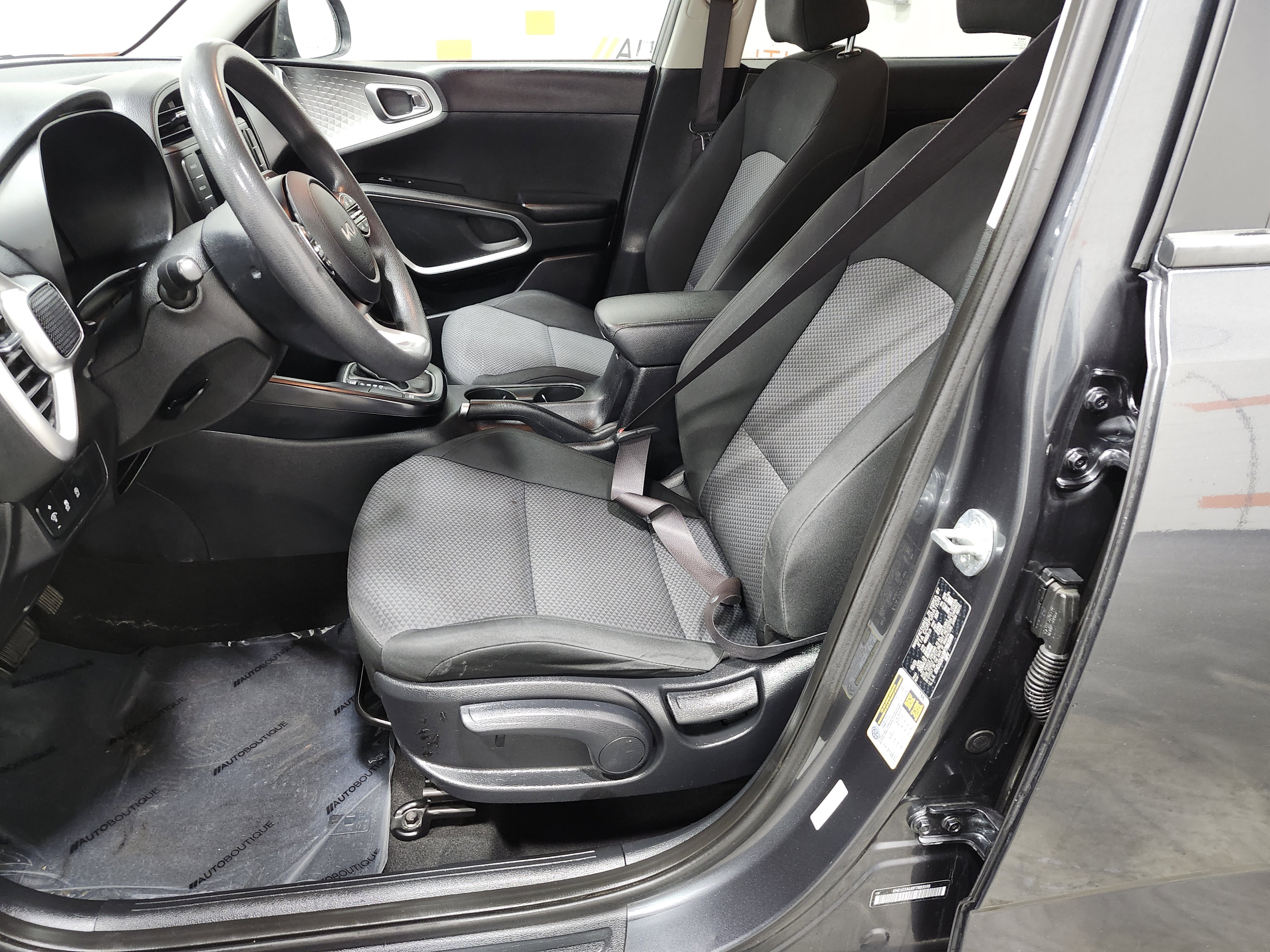 Used 2023 Kia Soul LX w/ Option Group 015 FWD image 22