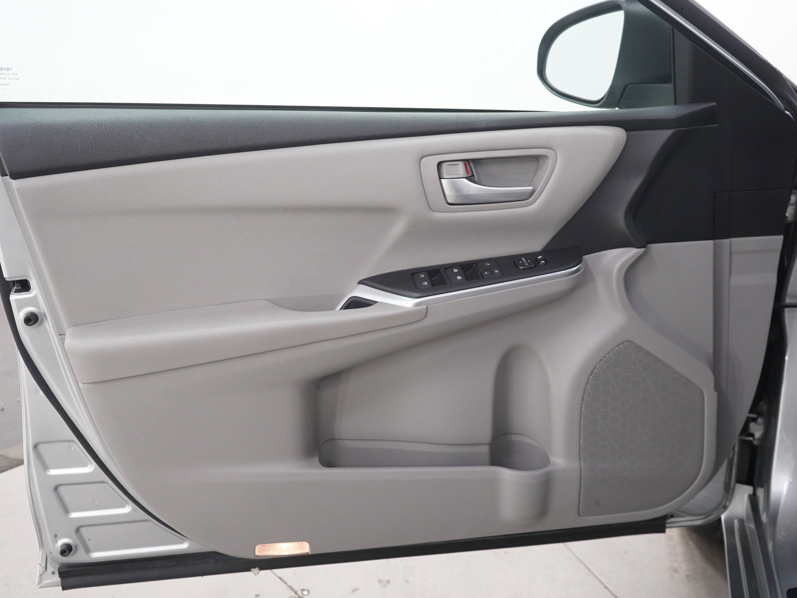 Used 2016 Toyota Camry LE FWD image 18