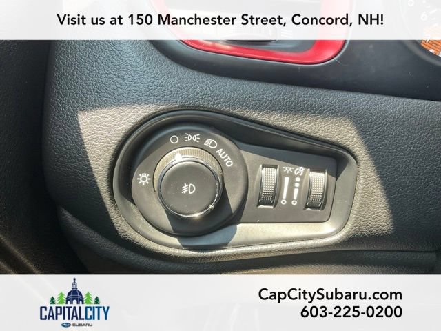 Used 2021 Jeep Renegade Trailhawk w/ Sun & Sound Group AWD/4WD image 32