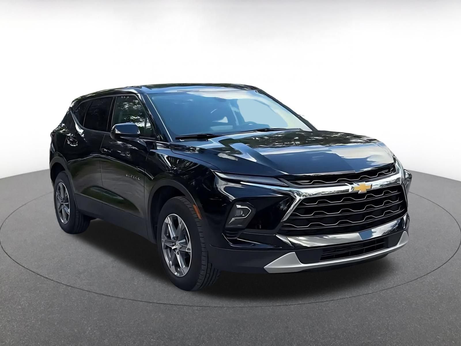 Used 2026 Chevrolet Blazer LT FWD image 3