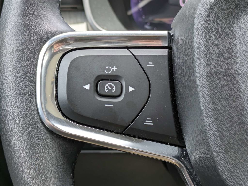 Certified 2023 Volvo XC40 B5 Plus w/ Driver Assist Package AWD/4WD image 34
