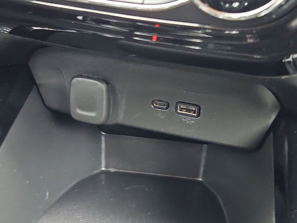 Certified 2025 Chevrolet Trax LT w/ LT Convenience Package image 35