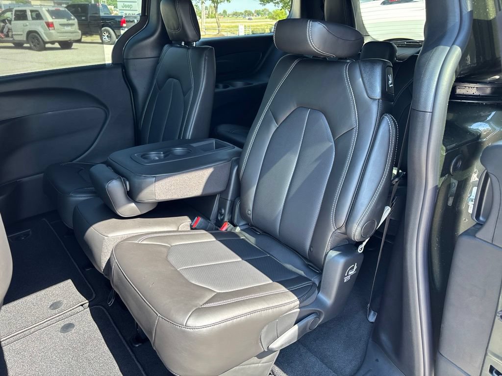 New 2027 Chrysler Pacifica Select FWD image 4