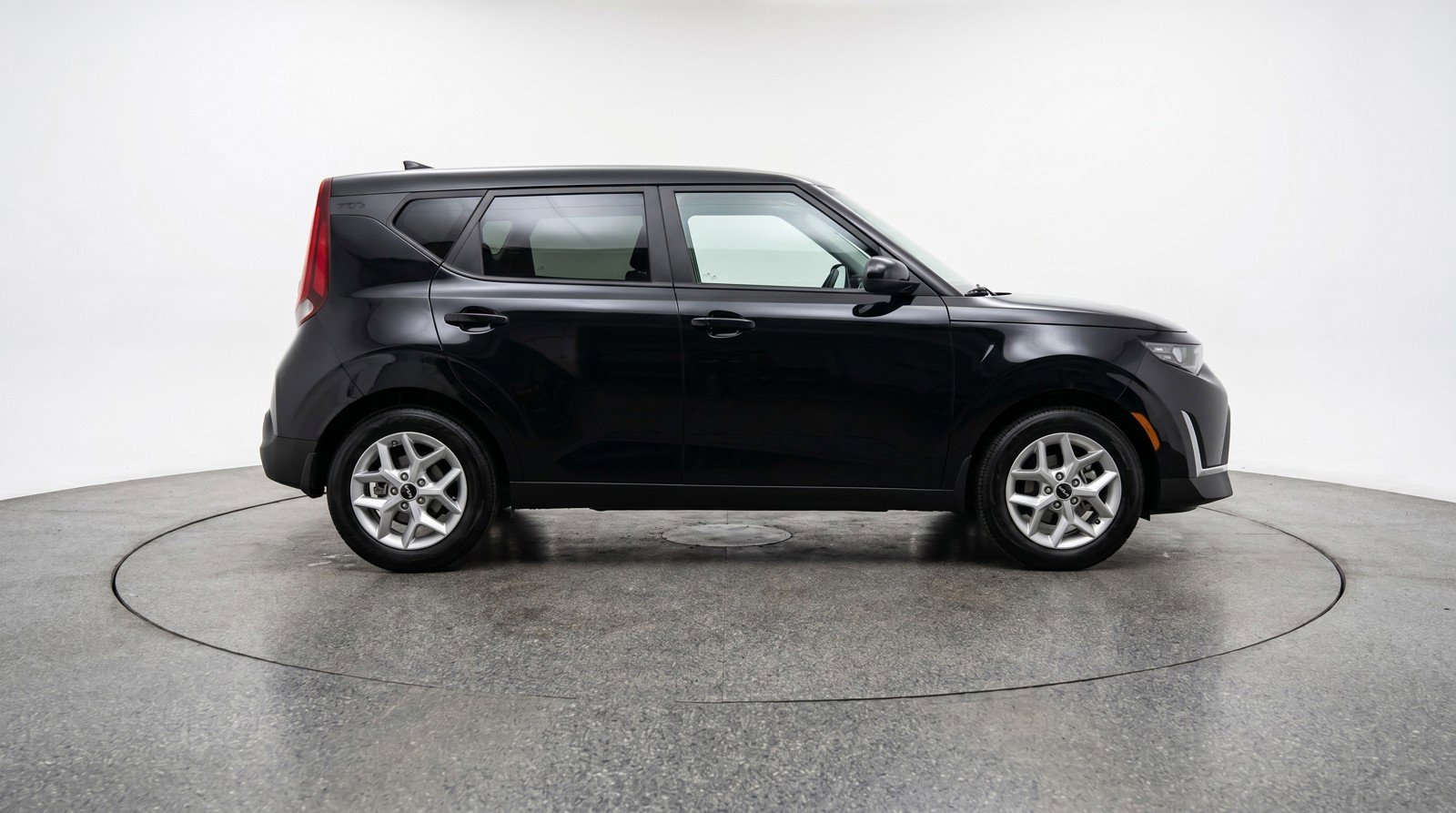 Used 2025 Kia Soul LX w/ LX Technology Package FWD image 11