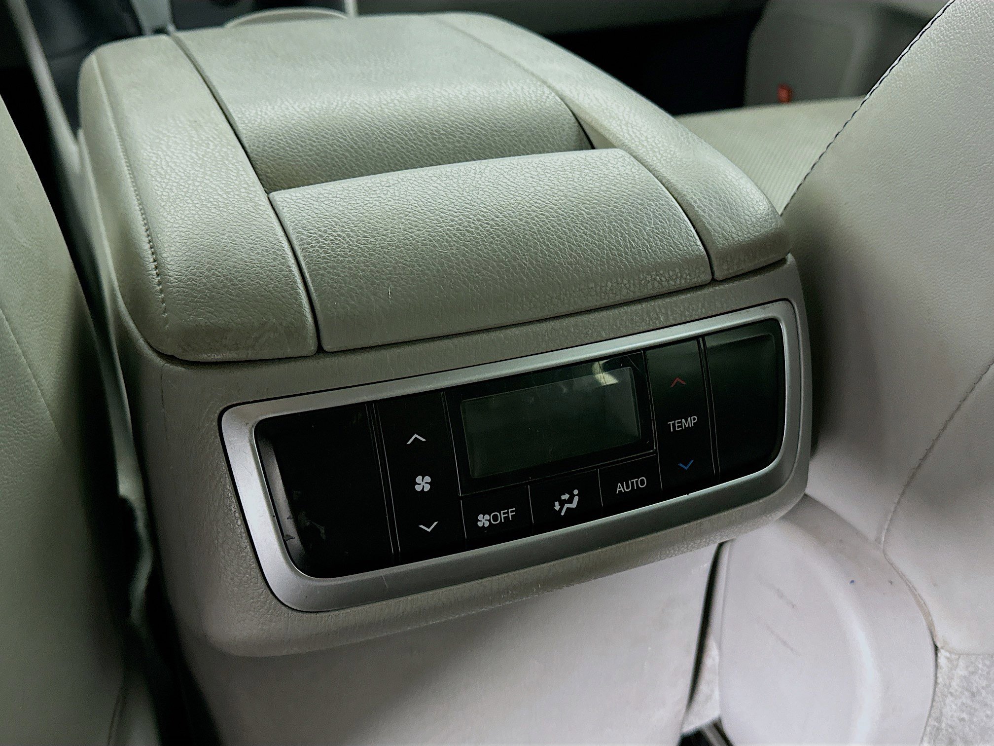 Used 2016 Toyota Highlander Limited image 28