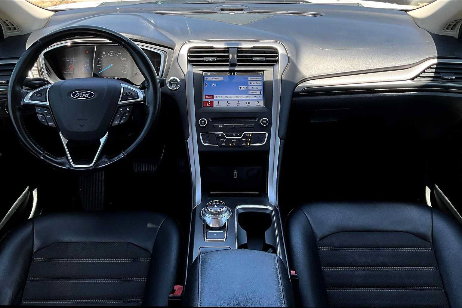 Used 2017 Ford Fusion SE w/ Equipment Group 201A FWD image 16