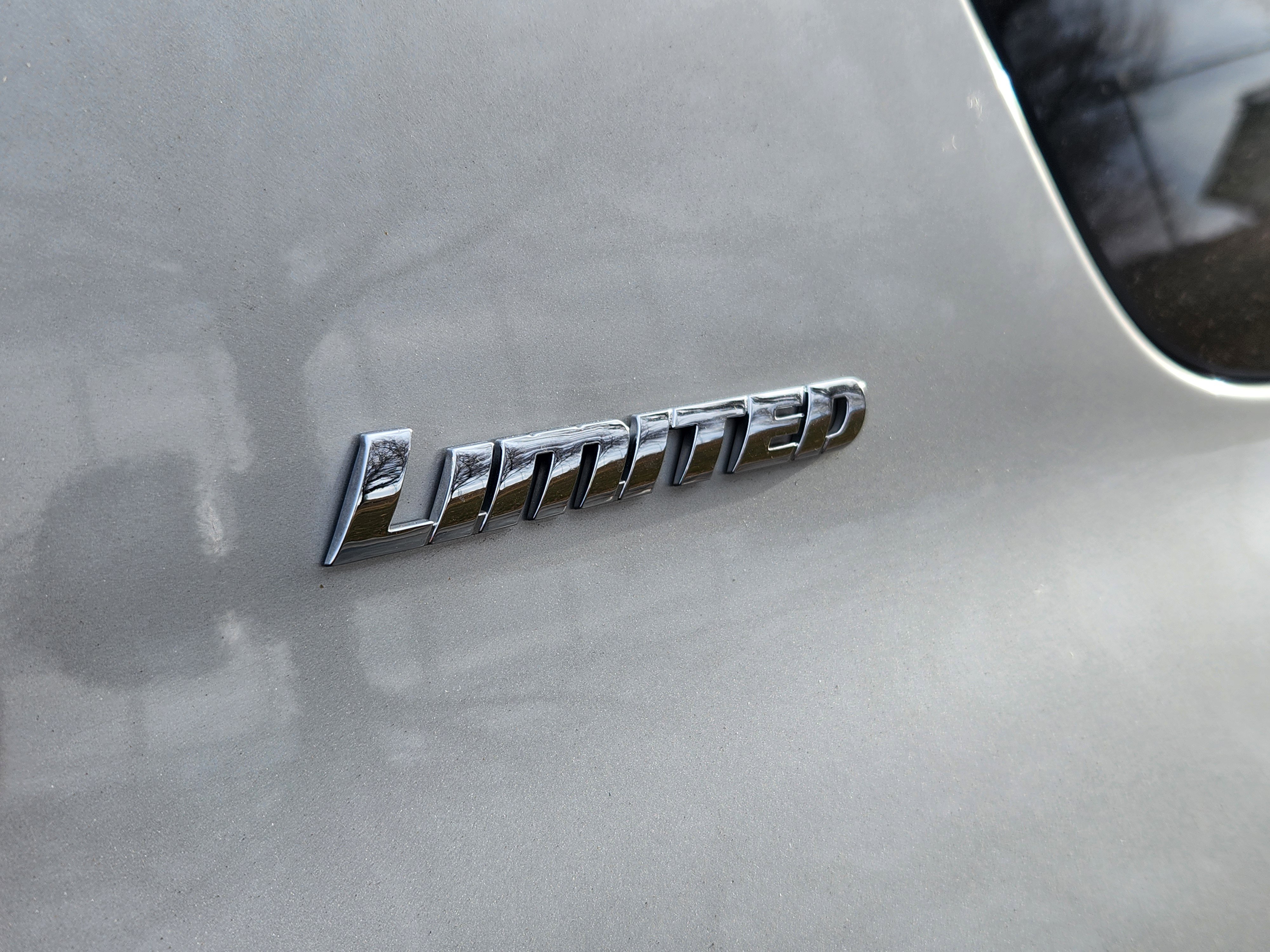 Used 2015 Toyota 4Runner Limited image 17