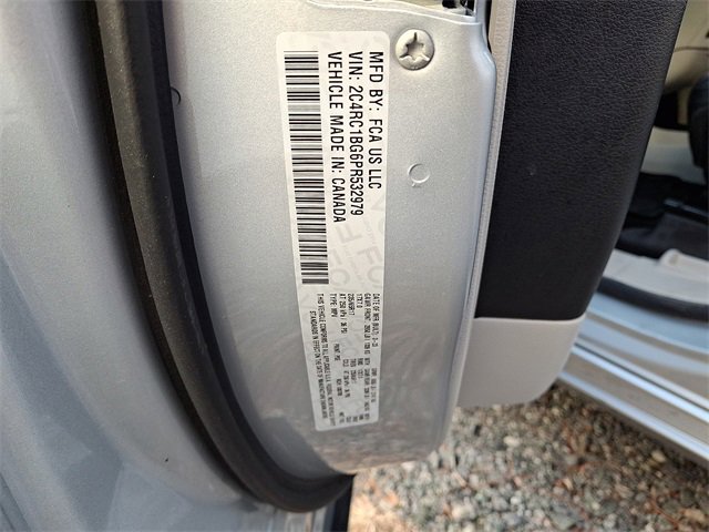 Used 2023 Chrysler Pacifica Touring-L image 26